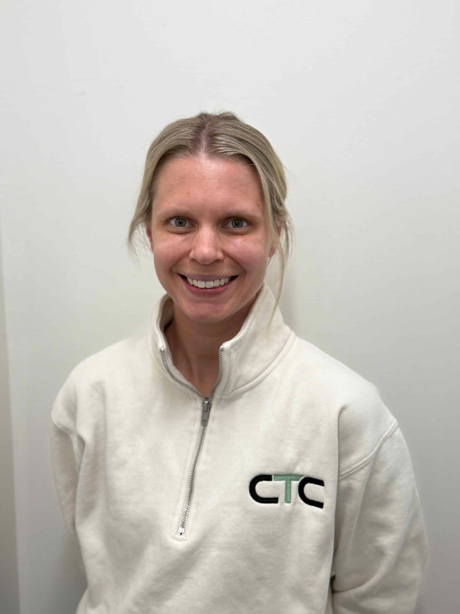 Siobhan, Senior Personal Trainer and Pre/Post Natal Fitness Expert at Catalyst Training Co, guiding clients in Eastern Suburbs